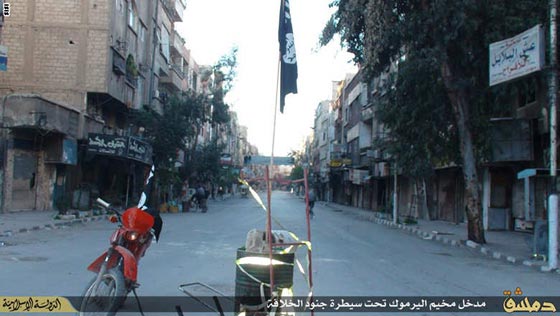 بالصور والفيديو.. سفاحو داعش يعيثون دمارا في مخيم اليرموك صورة رقم 3