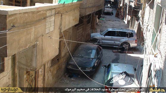 بالصور والفيديو.. سفاحو داعش يعيثون دمارا في مخيم اليرموك صورة رقم 6