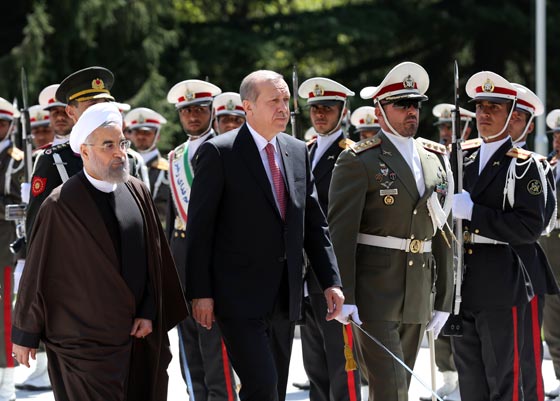 لماذا استقبل فريق الخيالة الايراني اردوغان برايتين حمراوين؟ صورة رقم 6