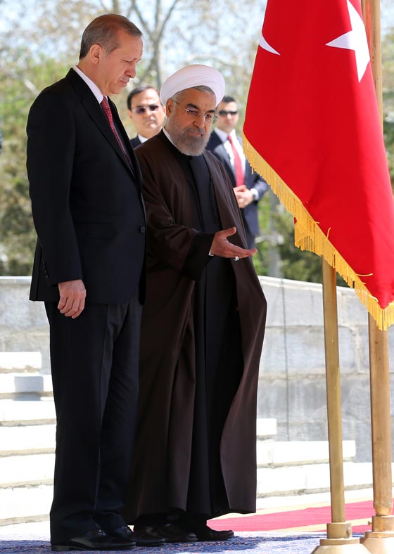 لماذا استقبل فريق الخيالة الايراني اردوغان برايتين حمراوين؟ صورة رقم 7