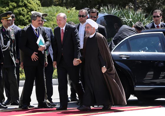 لماذا استقبل فريق الخيالة الايراني اردوغان برايتين حمراوين؟ صورة رقم 9