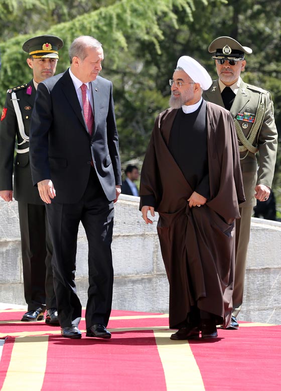 لماذا استقبل فريق الخيالة الايراني اردوغان برايتين حمراوين؟ صورة رقم 11