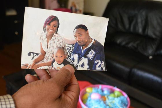 شرطي امريكي يطارد رجلا اسود بثماني رصاصات في الظهر صورة رقم 6