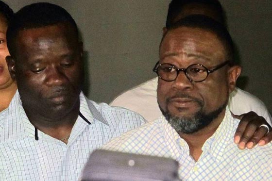 شرطي امريكي يطارد رجلا اسود بثماني رصاصات في الظهر صورة رقم 7