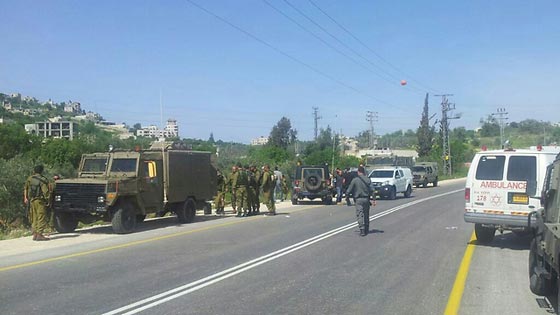 فلسطيني يدفع حياته خلال مهاجمته لجنود اسرائيل بالسلاح الابيض صورة رقم 5