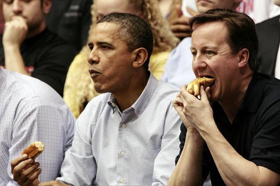 اجى يكحلها عماها.. كاميرون يحرج نفسه بانقضاضه على شطيرة نقانق هوت دوغ صورة رقم 10 اجى يكحلها عماها.. كاميرون يحرج نفسه بانقضاضه على شطيرة نقانق هوت دوغ صورة رقم 10