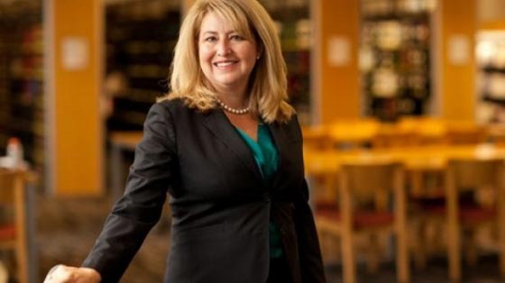 موقف محرج بين استاذة جامعية وطلابها.. في محوره شريط اباحي صورة رقم 1