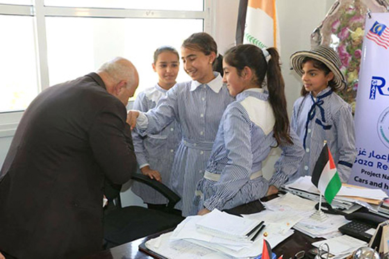   صور طفلة فلسطينية تتولى رئاسة بلدية غزة لمدة 3 ساعات صورة رقم 6