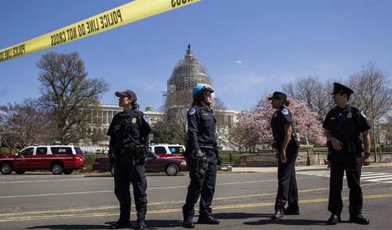 محاولة انتحار شخص تتسبب باغلاق مقر الكونغرس الامريكي صورة رقم 2 محاولة انتحار شخص تتسبب باغلاق مقر الكونغرس الامريكي صورة رقم 2
