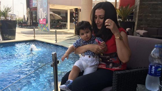 مراسلة شجاعة تحظى بتحية الرئيس وتضطر ناشر صورته للاعتذار لها صورة رقم 3 مراسلة شجاعة تحظى بتحية الرئيس وتضطر ناشر صورته للاعتذار لها صورة رقم 3