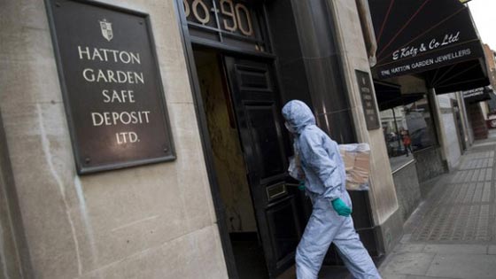 كل شيء عن سرقة القرن.. لصوصها ومجوهراتها الثمينة ايضا صورة رقم 1 كل شيء عن سرقة القرن.. لصوصها ومجوهراتها الثمينة ايضا صورة رقم 1