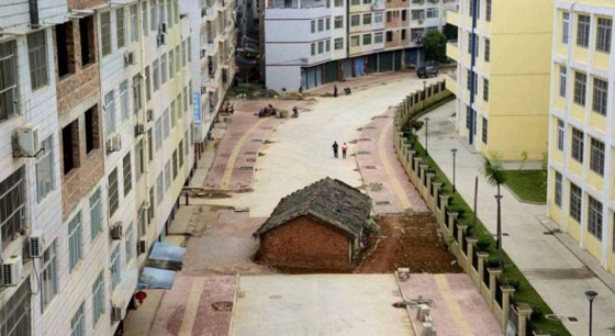 البيت المسمار.. شوكة في حلق السلطات الصينية منذ 10 سنوات صورة رقم 1 البيت المسمار.. شوكة في حلق السلطات الصينية منذ 10 سنوات صورة رقم 1