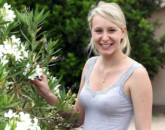 باريس: عرش مارين لوبان يهتز.. بسبب قريبتها الحسناء صورة رقم 3