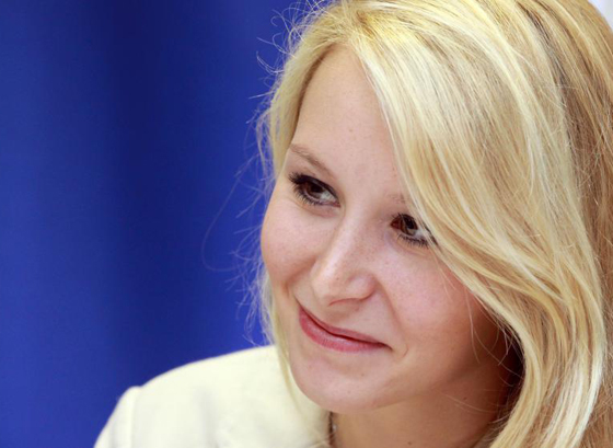 باريس: عرش مارين لوبان يهتز.. بسبب قريبتها الحسناء صورة رقم 4