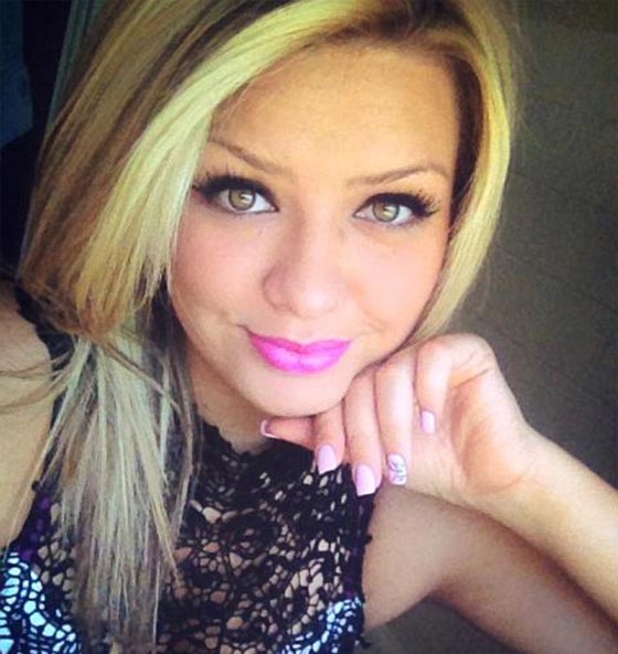 بالفيديو.. شابة استرالية تدافع بشكل مستميت عن عائلة مسلمة صورة رقم 1 بالفيديو.. شابة استرالية تدافع بشكل مستميت عن عائلة مسلمة صورة رقم 1