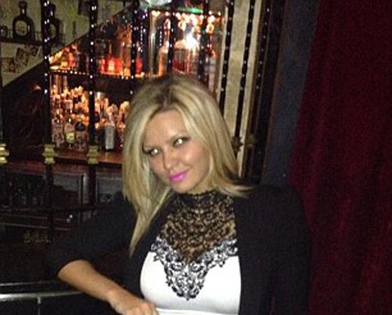 بالفيديو.. شابة استرالية تدافع بشكل مستميت عن عائلة مسلمة صورة رقم 4 بالفيديو.. شابة استرالية تدافع بشكل مستميت عن عائلة مسلمة صورة رقم 4