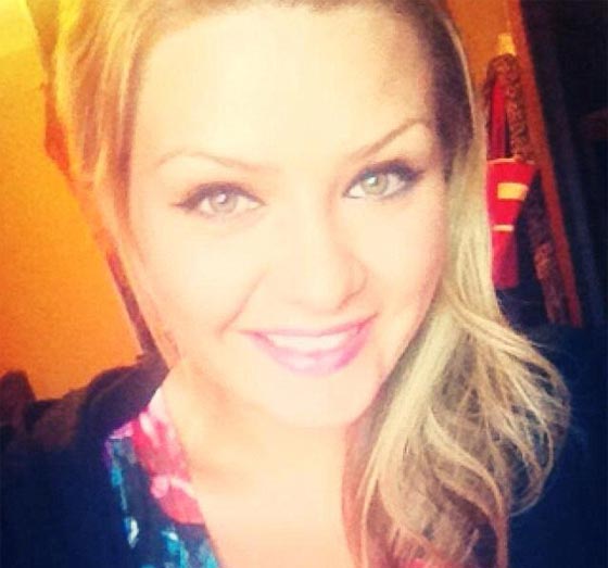 بالفيديو.. شابة استرالية تدافع بشكل مستميت عن عائلة مسلمة صورة رقم 5 بالفيديو.. شابة استرالية تدافع بشكل مستميت عن عائلة مسلمة صورة رقم 5