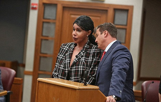 بالفيديو.. عملية التحول النوعي جعلت من الرجل امرأة مشوهة صورة رقم 4