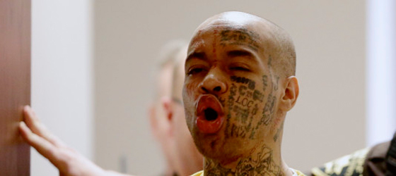 شاهد كيف حاول مجرم متورط بقتل 4 اشخاص التهرب من الاعدام صورة رقم 2 شاهد كيف حاول مجرم متورط بقتل 4 اشخاص التهرب من الاعدام صورة رقم 2