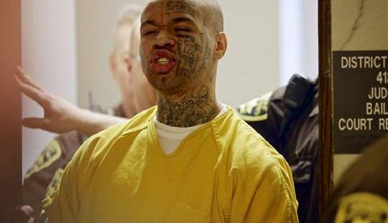 شاهد كيف حاول مجرم متورط بقتل 4 اشخاص التهرب من الاعدام صورة رقم 6 شاهد كيف حاول مجرم متورط بقتل 4 اشخاص التهرب من الاعدام صورة رقم 6