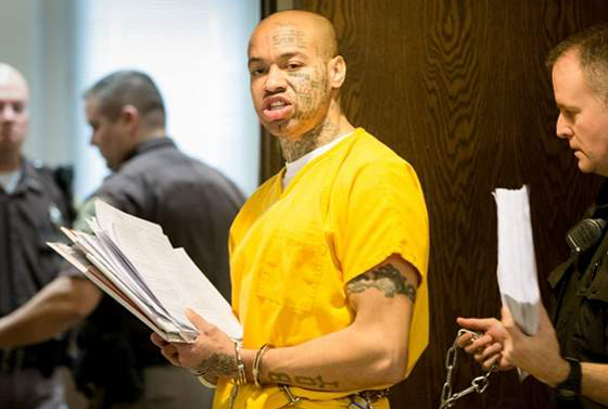 شاهد كيف حاول مجرم متورط بقتل 4 اشخاص التهرب من الاعدام صورة رقم 8 شاهد كيف حاول مجرم متورط بقتل 4 اشخاص التهرب من الاعدام صورة رقم 8