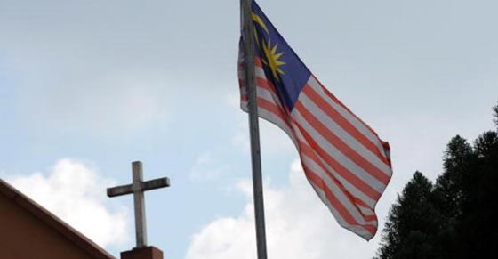 ماليزيون متهمون بانزال الصليب عن كنيسة في كوالالمبور.. بالقوة صورة رقم 7 ماليزيون متهمون بانزال الصليب عن كنيسة في كوالالمبور.. بالقوة صورة رقم 7