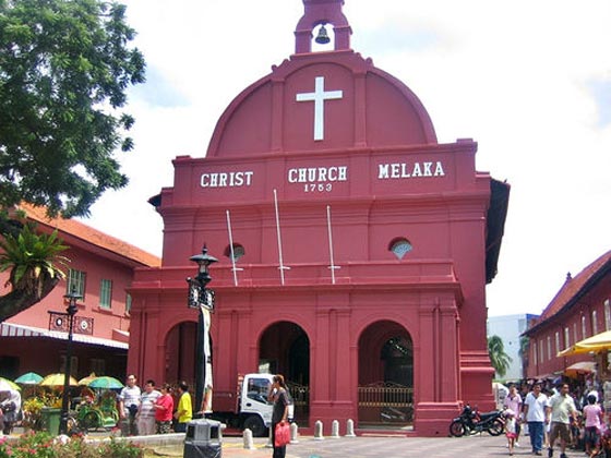 ماليزيون متهمون بانزال الصليب عن كنيسة في كوالالمبور.. بالقوة صورة رقم 4 ماليزيون متهمون بانزال الصليب عن كنيسة في كوالالمبور.. بالقوة صورة رقم 4