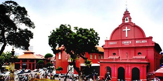 ماليزيون متهمون بانزال الصليب عن كنيسة في كوالالمبور.. بالقوة صورة رقم 3 ماليزيون متهمون بانزال الصليب عن كنيسة في كوالالمبور.. بالقوة صورة رقم 3