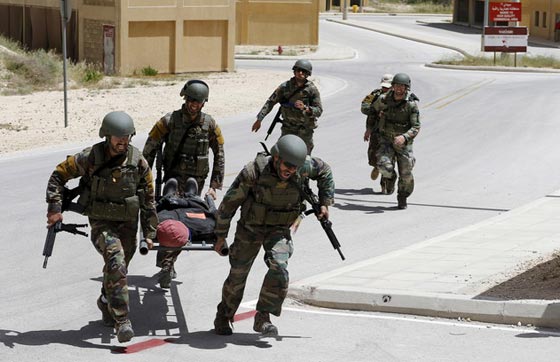 بالصور.. قوات الصاعقة من 19 بلدا تظهر مهاراتها في تحرير الرهائن صورة رقم 2 بالصور.. قوات الصاعقة من 19 بلدا تظهر مهاراتها في تحرير الرهائن صورة رقم 2