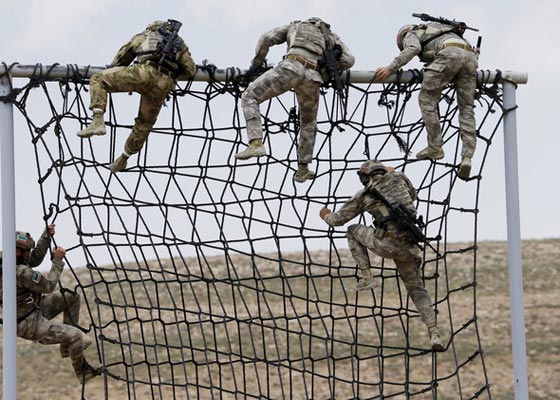 بالصور.. قوات الصاعقة من 19 بلدا تظهر مهاراتها في تحرير الرهائن صورة رقم 4 بالصور.. قوات الصاعقة من 19 بلدا تظهر مهاراتها في تحرير الرهائن صورة رقم 4