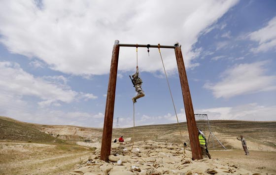بالصور.. قوات الصاعقة من 19 بلدا تظهر مهاراتها في تحرير الرهائن صورة رقم 7 بالصور.. قوات الصاعقة من 19 بلدا تظهر مهاراتها في تحرير الرهائن صورة رقم 7