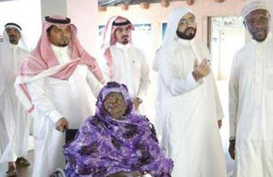 بالصور.. جدة اوباما تؤدي العمرة وتثير الجدل مجددا حول اسلام اوباما صورة رقم 2 بالصور.. جدة اوباما تؤدي العمرة وتثير الجدل مجددا حول اسلام اوباما صورة رقم 2