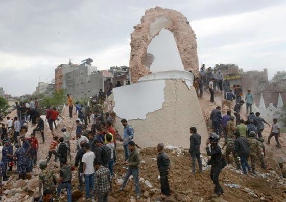 زلزال بقوة 7.5 يضرب نيبال ويخلف أكثر من 800 قتيل ودمار هائل صورة رقم 5 زلزال بقوة 7.5 يضرب نيبال ويخلف أكثر من 800 قتيل ودمار هائل صورة رقم 5