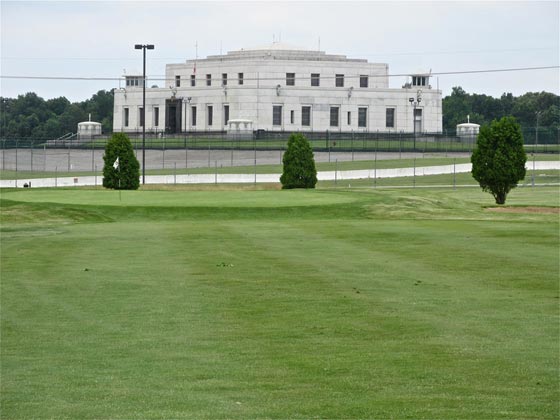 اضخم قلعة لاحتياطي الذهب في العالم تكشف عن اسرارها.. بالفيديو صورة رقم 2