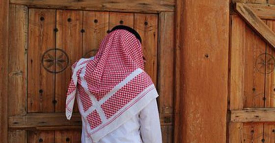 لص سعودي تائب يعيد نقودا سرقها قبل 20 عاما الى صاحبها صورة رقم 1 لص سعودي تائب يعيد نقودا سرقها قبل 20 عاما الى صاحبها صورة رقم 1