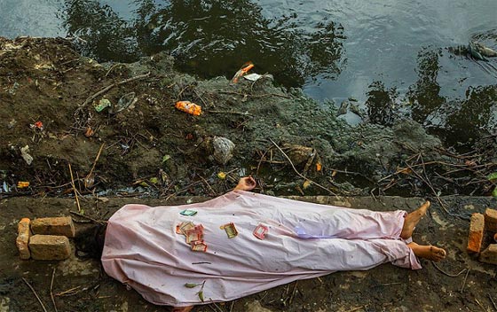  بالفيديو والصور.. الحرق الجماعي لضحايا زلزال نيبال لعدم توفر مقابر صورة رقم 5