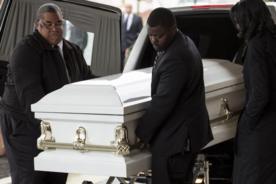 فيديو وصور.. بالتيمور الأمريكية تشتعل بعد وفاة شاب أسود في المعتقل صورة رقم 11