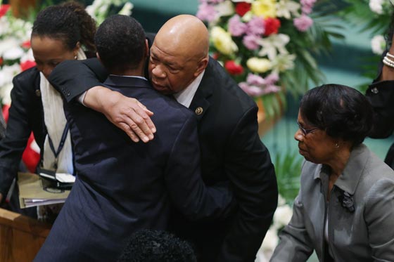 فيديو وصور.. بالتيمور الأمريكية تشتعل بعد وفاة شاب أسود في المعتقل صورة رقم 19