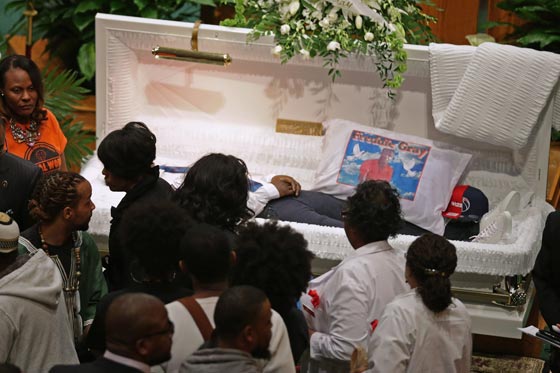 فيديو وصور.. بالتيمور الأمريكية تشتعل بعد وفاة شاب أسود في المعتقل صورة رقم 20