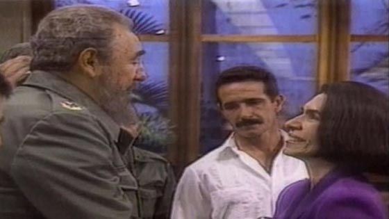 قبلة من محامية امريكية على خد فيدل كاسترو حوّلت حياتها الى جحيم صورة رقم 5