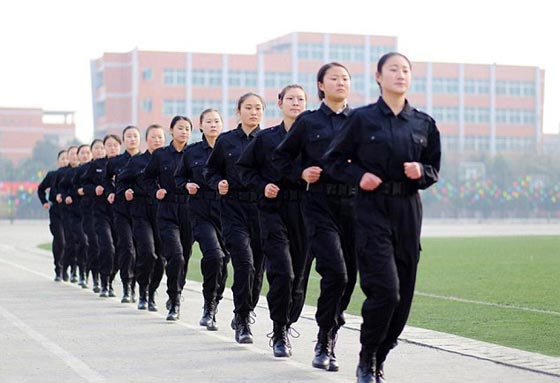 هونغ كونغ: مضيفات يواجهن العمليات الارهابية بلعبة الكونغ فو صورة رقم 2 هونغ كونغ: مضيفات يواجهن العمليات الارهابية بلعبة الكونغ فو صورة رقم 2