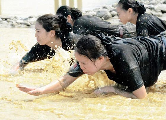 هونغ كونغ: مضيفات يواجهن العمليات الارهابية بلعبة الكونغ فو صورة رقم 9 هونغ كونغ: مضيفات يواجهن العمليات الارهابية بلعبة الكونغ فو صورة رقم 9