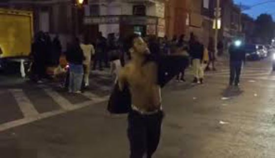 بالتيمور.. شاب يتحدى اطلاق النار بالرقص على طريقة مايكل جاكسون صورة رقم 2