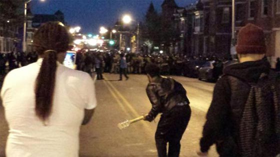 بالتيمور.. شاب يتحدى اطلاق النار بالرقص على طريقة مايكل جاكسون صورة رقم 6