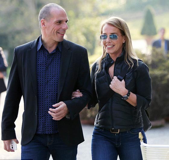 طوبى للمرأة الفاضلة.. زوجة وزير يوناني تتصدى لهجوم عليه بجسدها صورة رقم 6