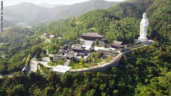 اله الرحمة يحمي رهبانه البوذيين بغرف مضادة للرصاص صورة رقم 1