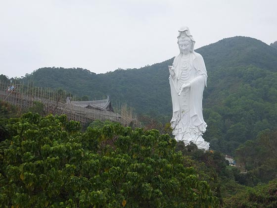 اله الرحمة يحمي رهبانه البوذيين بغرف مضادة للرصاص صورة رقم 13