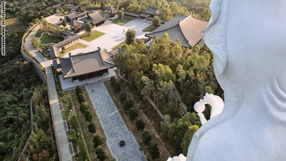 اله الرحمة يحمي رهبانه البوذيين بغرف مضادة للرصاص صورة رقم 4