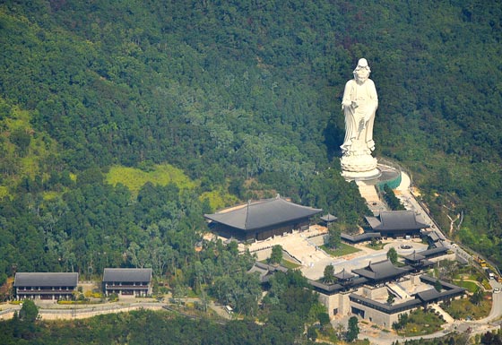 اله الرحمة يحمي رهبانه البوذيين بغرف مضادة للرصاص صورة رقم 15