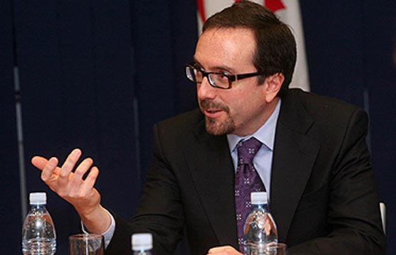 السفير الأمريكي بتركيا يصبغ شعره أشقر تضامنا مع الشقراء الغبية صورة رقم 5 السفير الأمريكي بتركيا يصبغ شعره أشقر تضامنا مع الشقراء الغبية صورة رقم 5